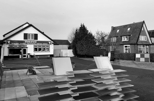 Tegenwoordig wordt het gebouw gebruikt door StoneArend Tegels & Natuursteen (foto: Koen Arendsen, 9 februari 2018)