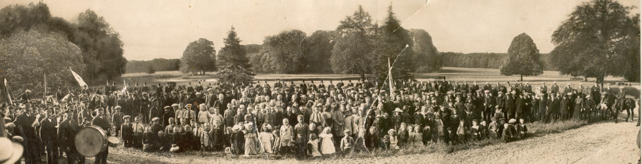Groepsfoto voor kasteel Enghuizen - 1924 (Collectie T. Wullink)