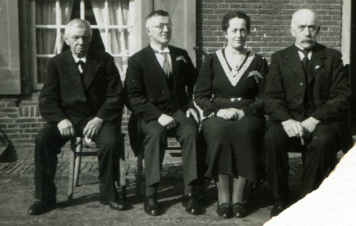 Opa Frederick Herberts, Aaltje Greven, Jan Herberts en opa Geerhard Greven