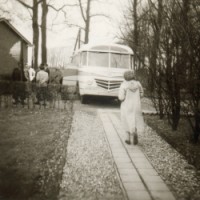 Aankomst van pupillen met de bus (1956)