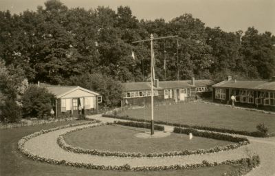 De vlaggemast op de binnenplaats (Foto: collectie W. Lampe)