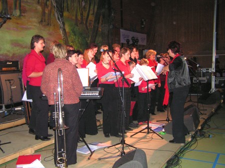 Optreden van het koor Feeling uit Drempt (28 dec 2004)