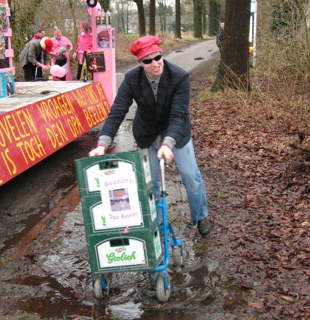 Giel Beelen bij het carnaval in Reuzelderp (Hummelo)