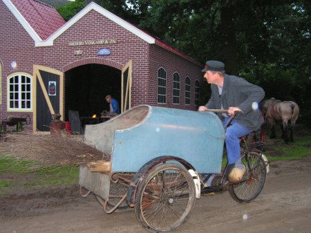 Openluchtspel 'Nie-jer wetse fratsen' in Hummelo