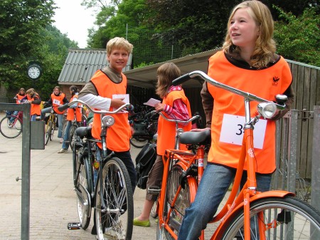 Verkeersexamen aankomende brugklassers Hummelo en Keppel. Deze foto is gepubliceerd in Weekblad Contact (20 juni 2006)