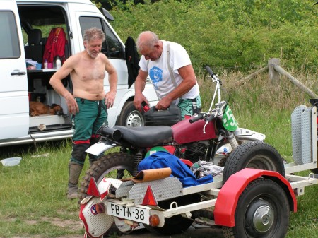 NK motorcrosswedstrijd voor oldtimer crossmotoren op cross circuit de Heksenpas