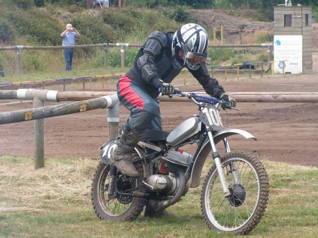 NK motorcrosswedstrijd voor oldtimer crossmotoren op cross circuit de Heksenpas