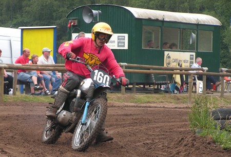 NK motorcrosswedstrijd voor oldtimer crossmotoren op cross circuit de Heksenpas