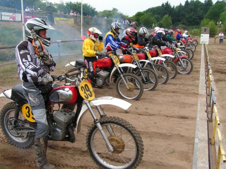 NK motorcrosswedstrijd voor oldtimer crossmotoren op cross circuit de Heksenpas