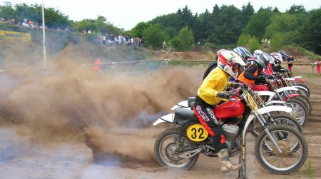 NK motorcrosswedstrijd voor oldtimer crossmotoren op cross circuit de Heksenpas