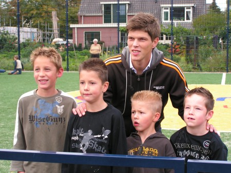 Opnamen promotiefilm voor de gemeente Bronckhorst op het Cruyff Court ´Klaas-Jan Huntelaar Veld´ in Hummelo