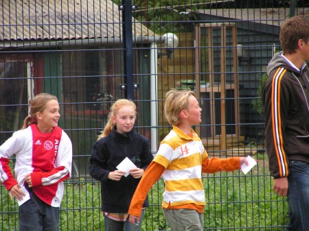 Klaas-Jan Huntelaar tijdens opnamen promotiefilm voor de gemeente Bronckhorst op het Cruyff Court ´Klaas-Jan Huntelaar Veld´ in Hummelo