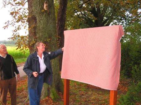 Onthulling informatiebord Stichting Wandelpaden