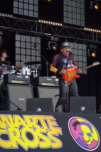 Optreden Motorband op de Zwarte Cross