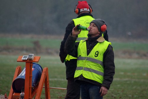 Carbidschieten op oudejaarsdag in Hummelo