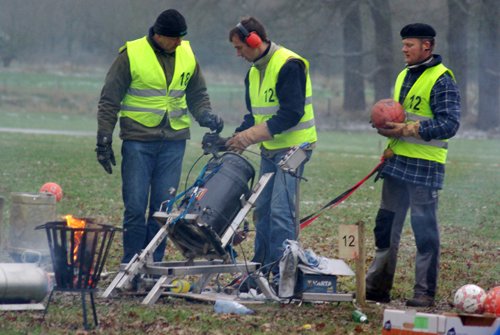 Carbidschieten op oudejaarsdag in Hummelo