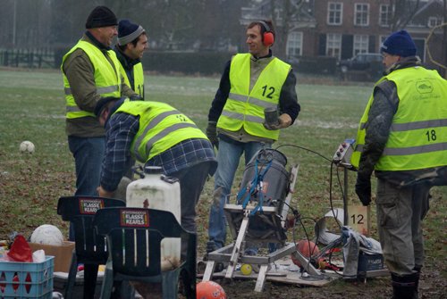 Carbidschieten op oudejaarsdag in Hummelo