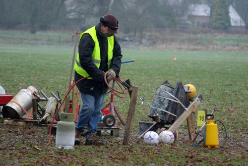 Carbidschieten op oudejaarsdag in Hummelo