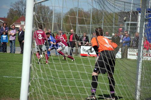 HC'03-RPPSC: HC'03 wint en promoveert naar de derde klasse