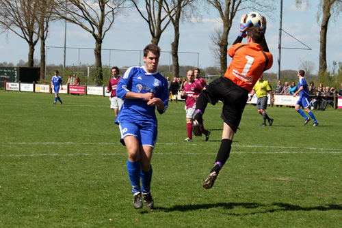 HC'03-RPPSC: HC'03 wint en promoveert naar de derde klasse