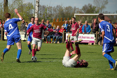 HC'03-RPPSC: HC'03 wint en promoveert naar de derde klasse