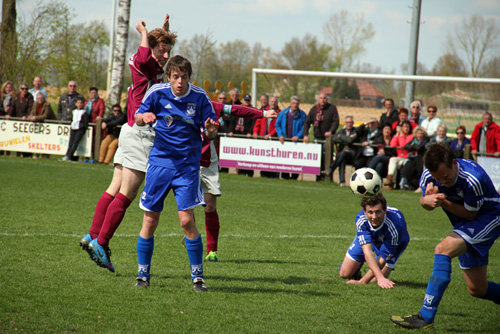 HC'03-RPPSC: HC'03 wint en promoveert naar de derde klasse