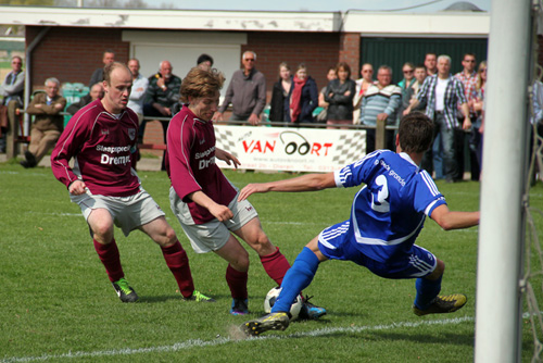 HC'03-RPPSC: HC'03 wint en promoveert naar de derde klasse