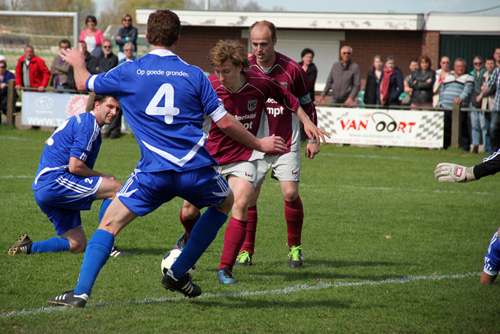 HC'03-RPPSC: HC'03 wint en promoveert naar de derde klasse