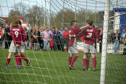 HC'03-RPPSC: HC'03 wint en promoveert naar de derde klasse