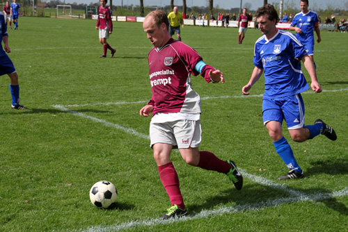 HC'03-RPPSC: HC'03 wint en promoveert naar de derde klasse