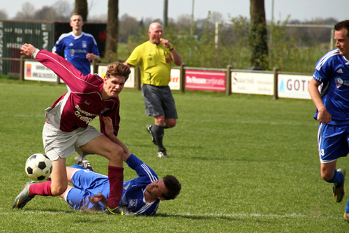 HC'03-RPPSC: HC'03 wint en promoveert naar de derde klasse