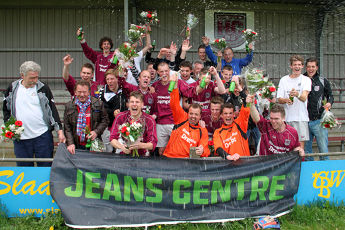 HC'03-RPPSC: HC'03 wint en promoveert naar de derde klasse