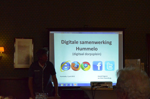 Presentatie van Harold Pelgrom en Jan Klein Kranenburg over het digitale dorpslein Hummelo