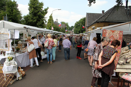 Brocante markt tijdens Vive la France in Hummelo