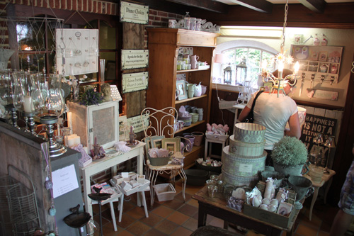 Brocante markt tijdens Vive la France in Hummelo