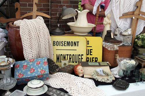 Brocante markt tijdens Vive la France in Hummelo