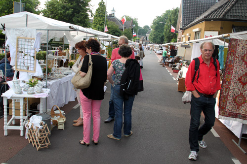 Brocante markt tijdens Vive la France in Hummelo