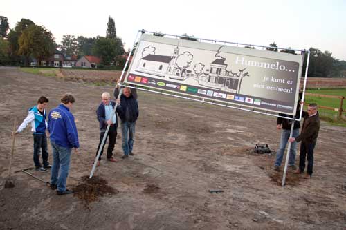 Spandoek 'Hummelo... je kunt er niet omheen!'