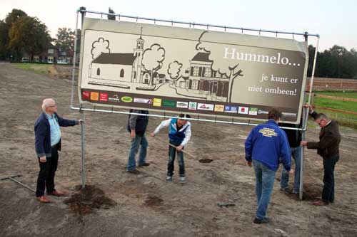 Spandoek 'Hummelo... je kunt er niet omheen!'