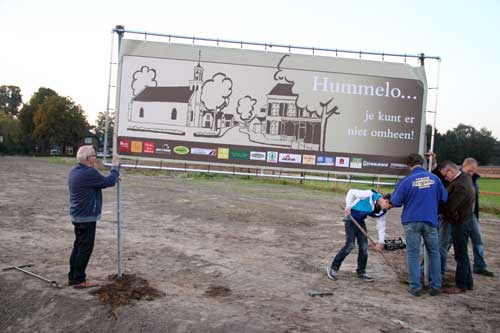 Spandoek 'Hummelo... je kunt er niet omheen!'