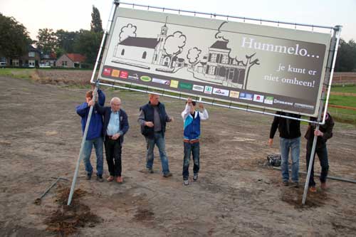 Spandoek 'Hummelo... je kunt er niet omheen!'