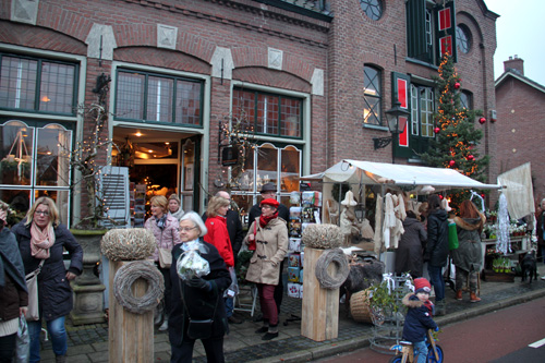 Kerstmarkt in de Dorpsstraat in Hummelo