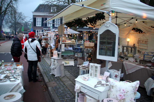 Kerstmarkt in de Dorpsstraat in Hummelo