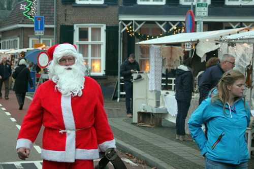 Kerstmarkt in de Dorpsstraat in Hummelo