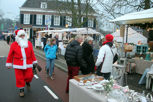 Kerstmarkt in de Dorpsstraat in Hummelo