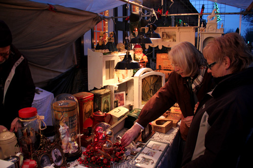 Kerstmarkt in de Dorpsstraat in Hummelo