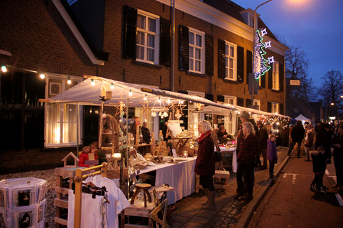 Kerstmarkt in de Dorpsstraat in Hummelo